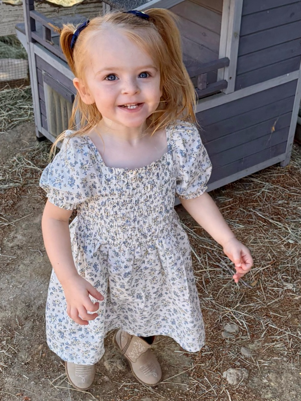 Posh Ambassador, Michele - Picture 7 of 11